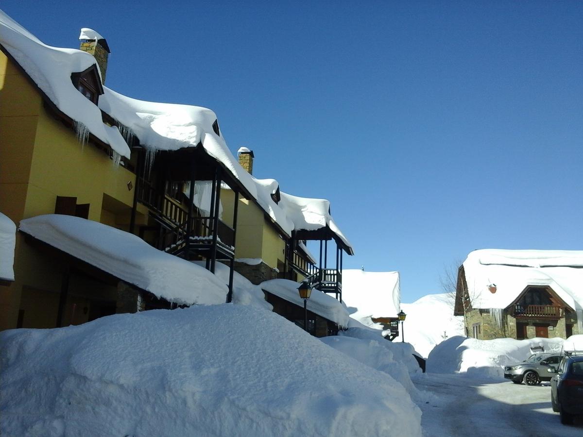 Apartamentos Tanau Бакейра-Берет Экстерьер фото
